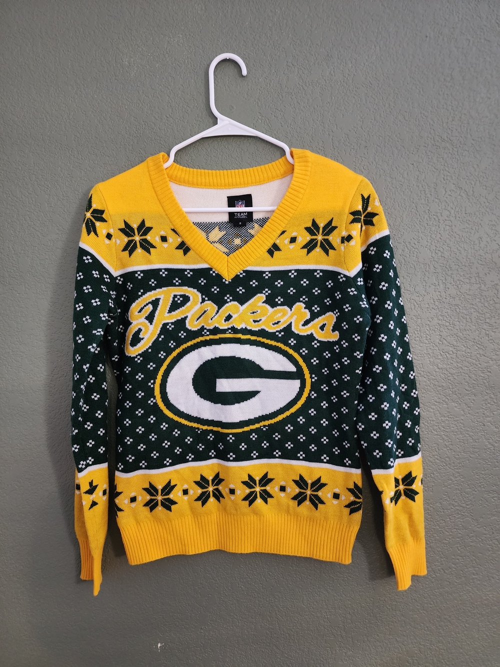NFL Green & Yellow V-Neck Packers Sweater